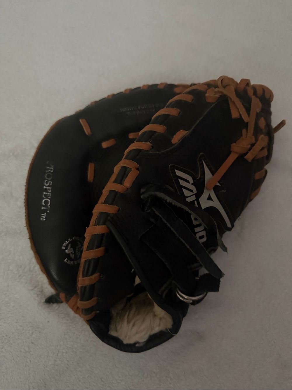 Mizuno GXC105D2 Youth Prospect Catchers Mitt 32.5 Inch, Left-Hand Throw
